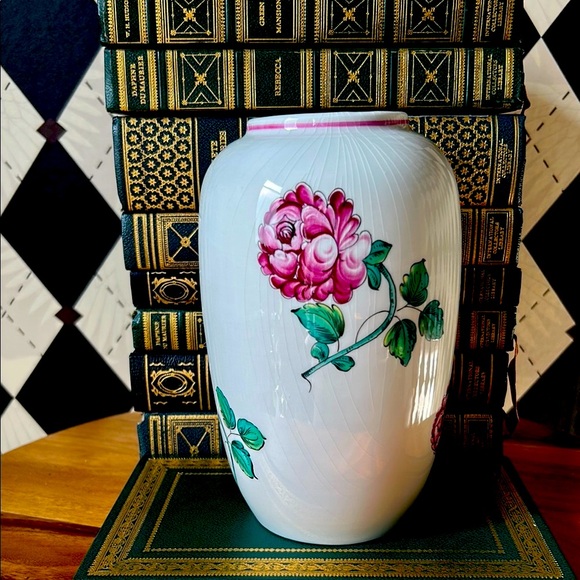 Tiffany & Co. Strasbourg Flowers Vase – Ceramic - Vintage Luxury - Discontinued - Picture 3 of 10